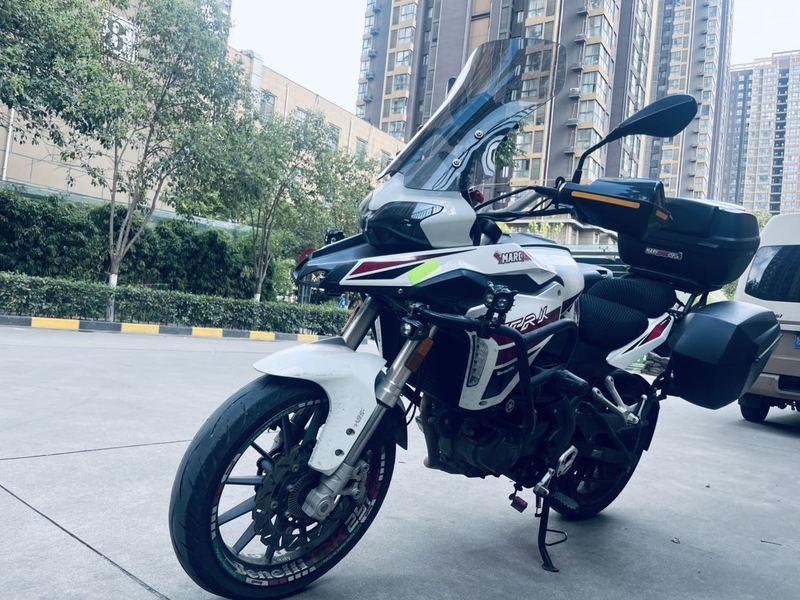 二手贝纳利金鹏 TRK251