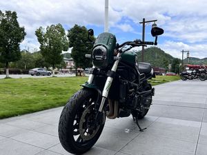 二手贝纳利幼狮 Leoncino 800
