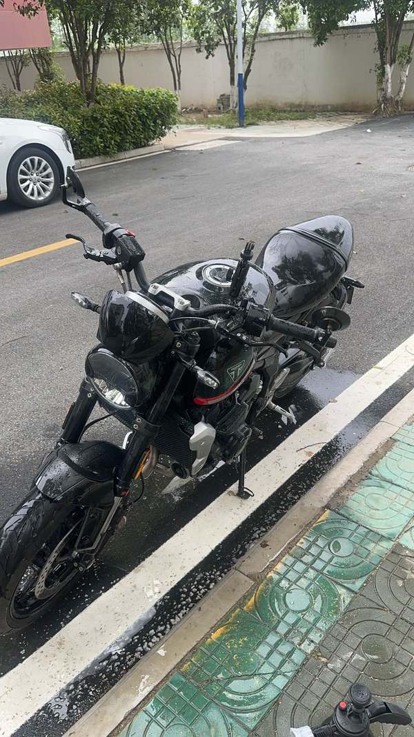 二手凯旋Trident 660