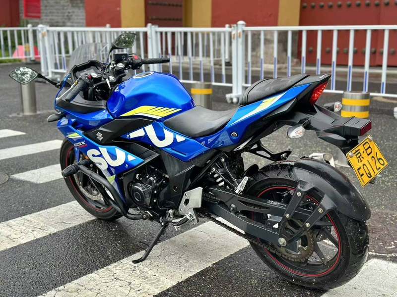 二手豪爵铃木GSX250R