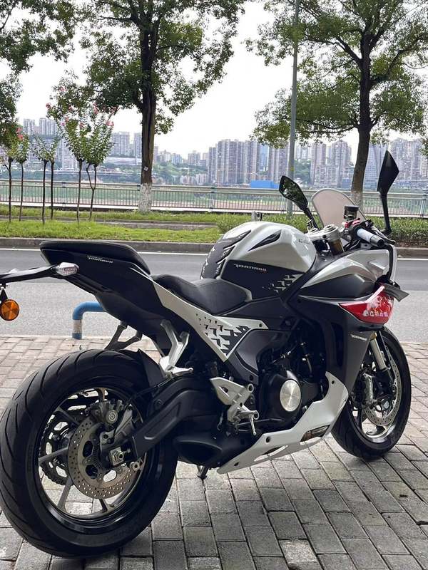 二手贝纳利龙卷风 Tornado 552R