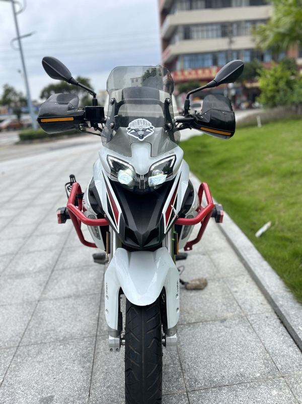 二手贝纳利金鹏 TRK251