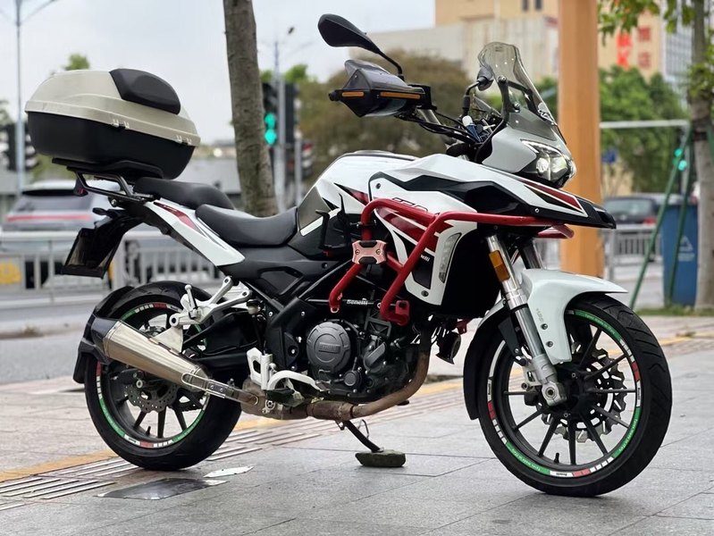 二手贝纳利金鹏 TRK251