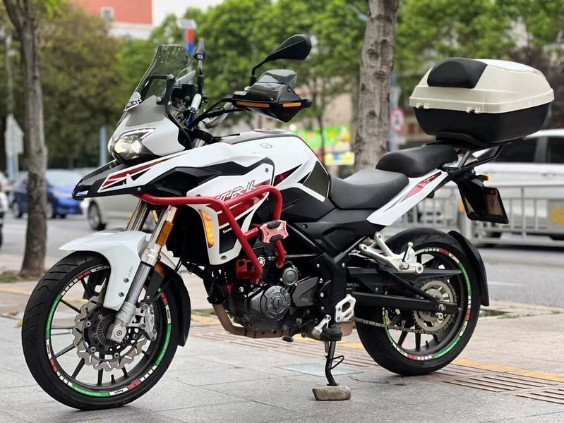 二手贝纳利金鹏 TRK251