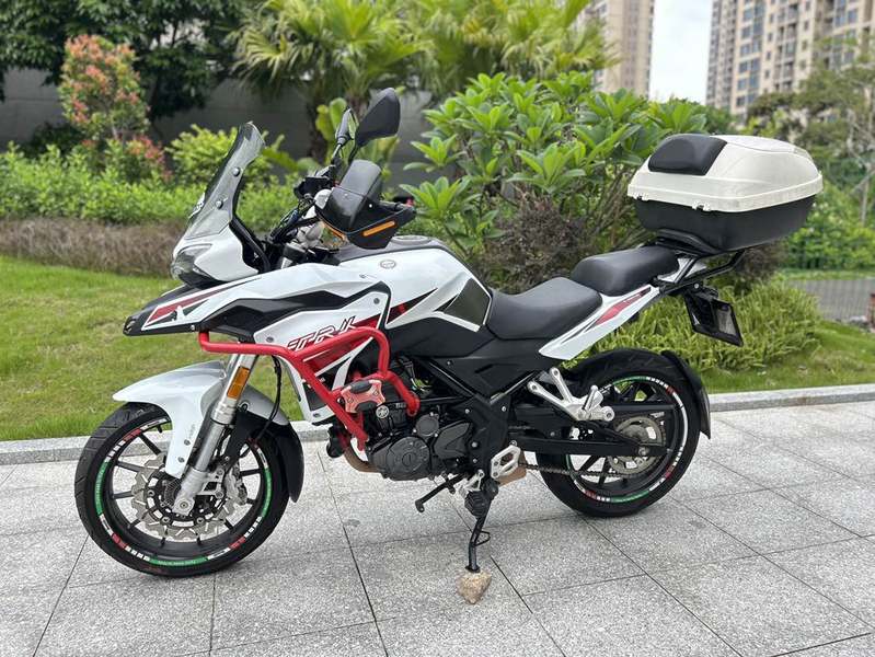 二手贝纳利金鹏 TRK251