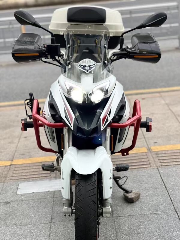 二手贝纳利金鹏 TRK251