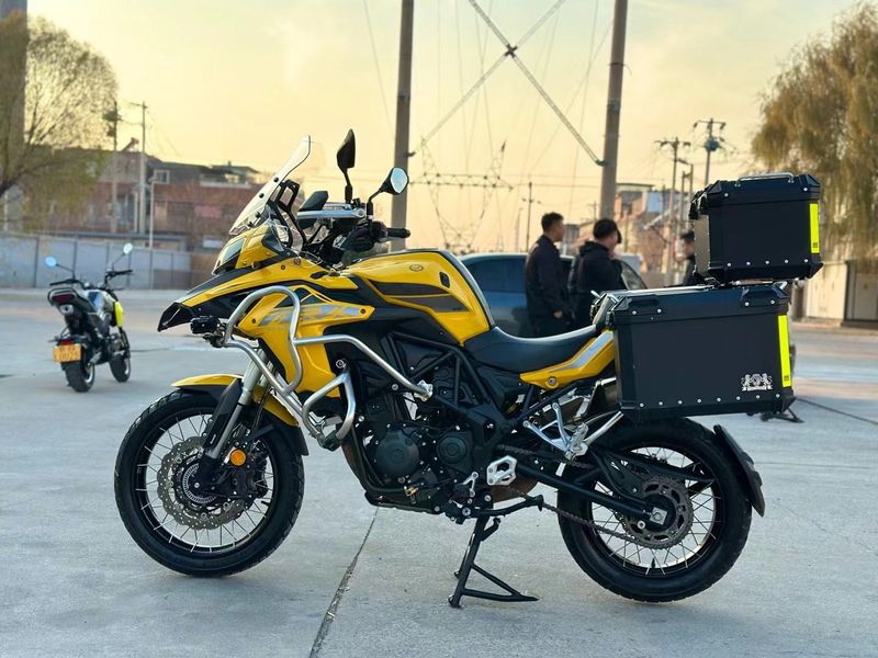 二手贝纳利金鹏 TRK502
