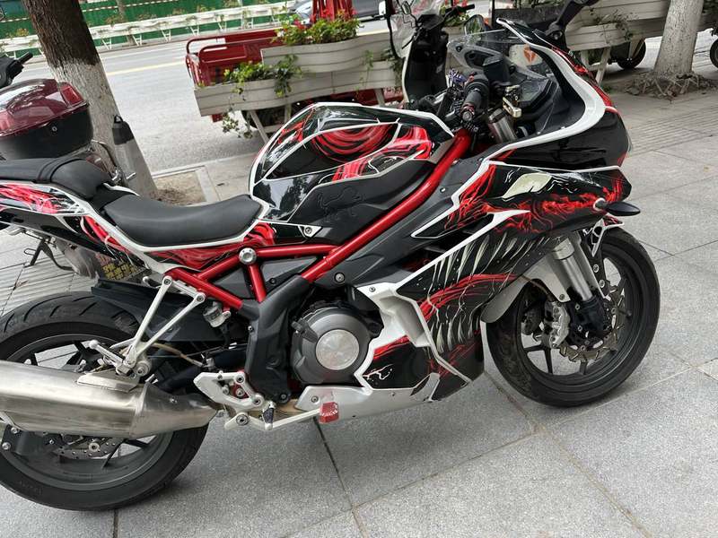 二手贝纳利龙卷风 Tornado 302R