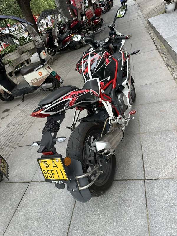 二手贝纳利龙卷风 Tornado 302R