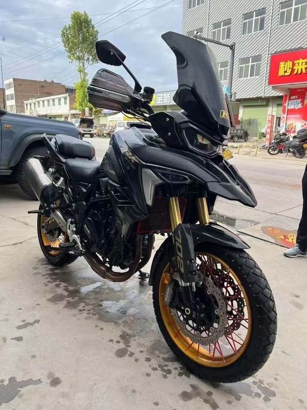 二手贝纳利TRK702