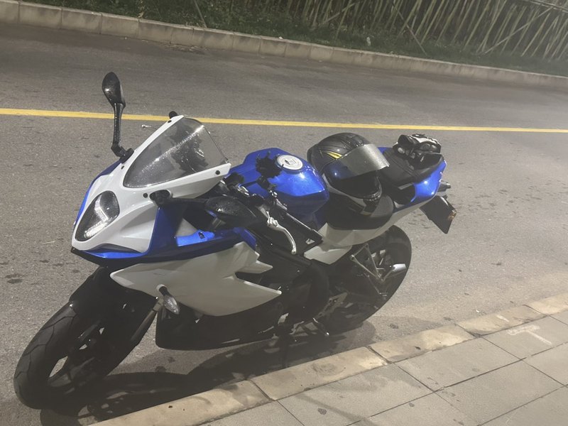 二手贝纳利龙卷风 Tornado 252R