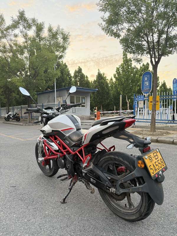二手贝纳利红宝龙 TNT150i