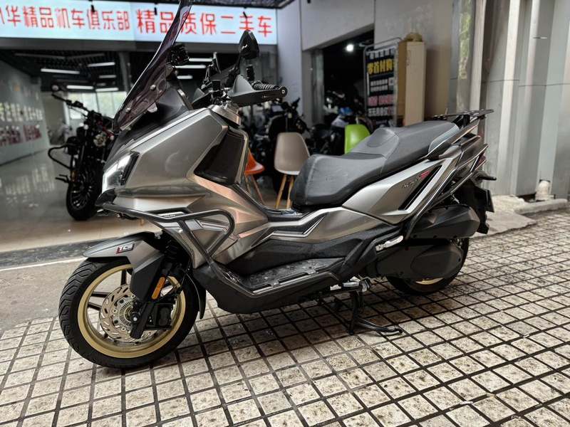 二手三阳哈士奇 Husky ADV300