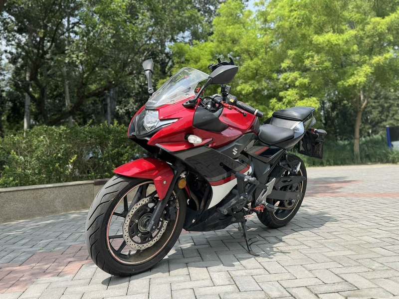 二手豪爵铃木GSX250R