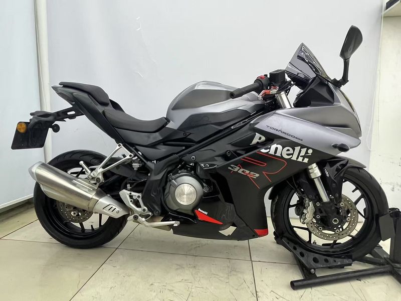 二手贝纳利龙卷风 Tornado 302R