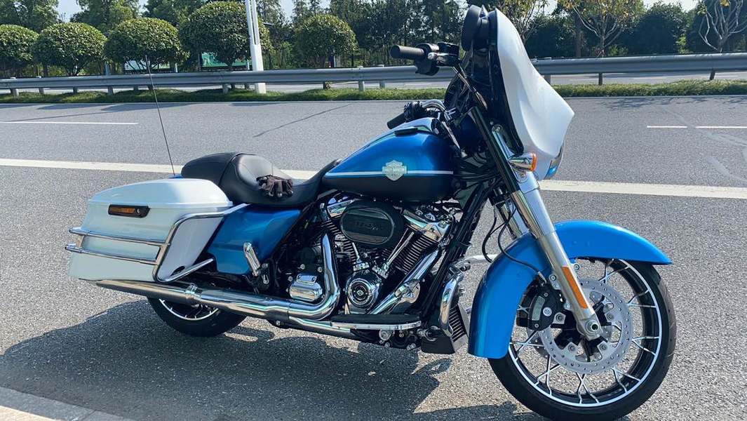 二手哈雷戴维森大道滑翔 Street Glide