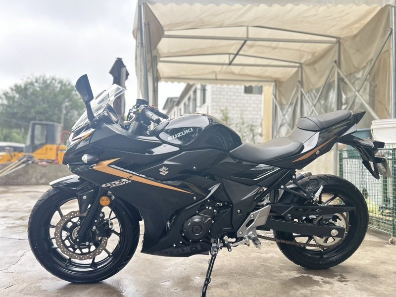 二手豪爵铃木GSX250R