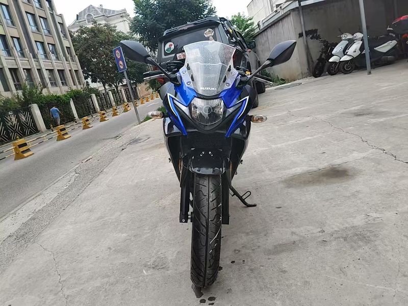 二手豪爵铃木GSX250R