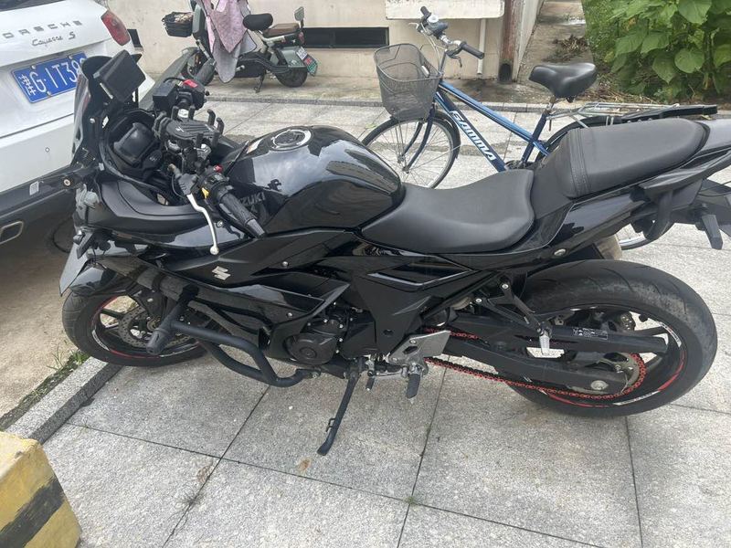 二手豪爵铃木GSX250R