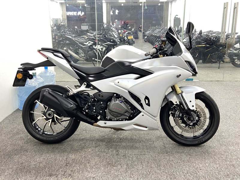 二手贝纳利龙卷风 Tornado 402R