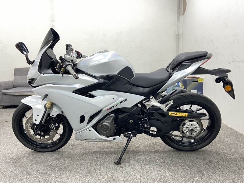 二手贝纳利龙卷风 Tornado 402R