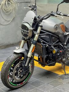 二手贝纳利幼狮 Leoncino 800