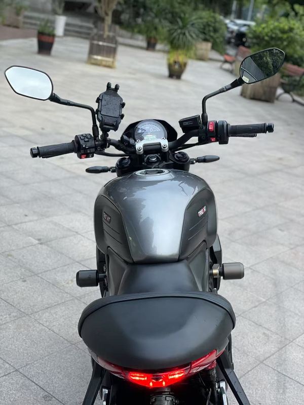 二手凯旋Trident 660