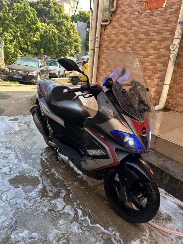 二手阿普利亚SR MAX 300