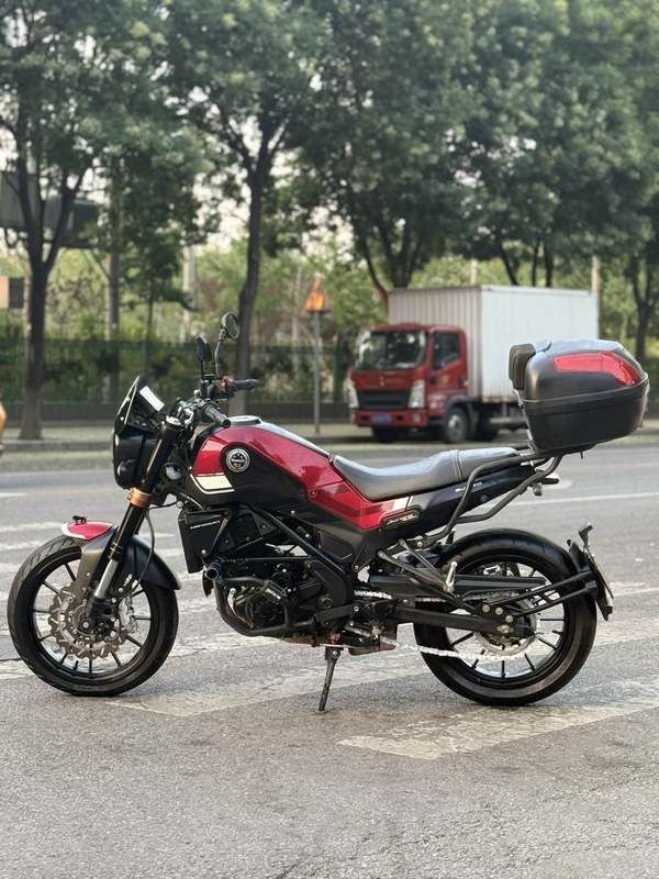 二手贝纳利幼狮 Leoncino 250