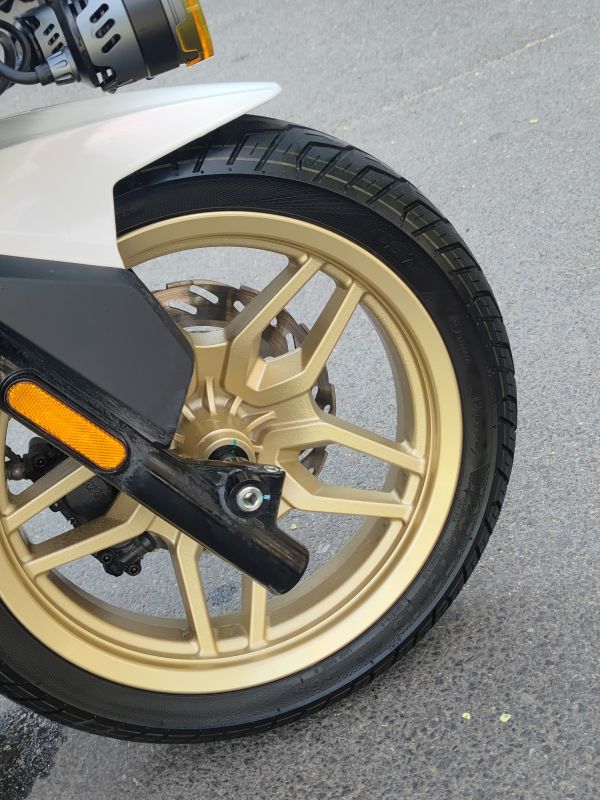 二手三阳哈士奇 Husky ADV300