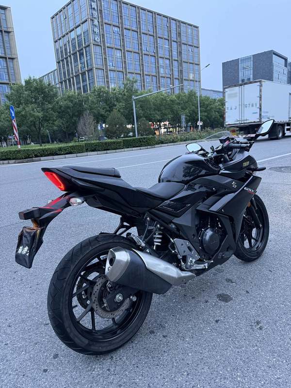 二手豪爵铃木GSX250R