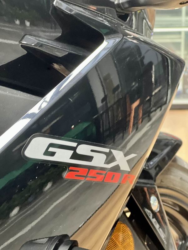 二手豪爵铃木GSX250R