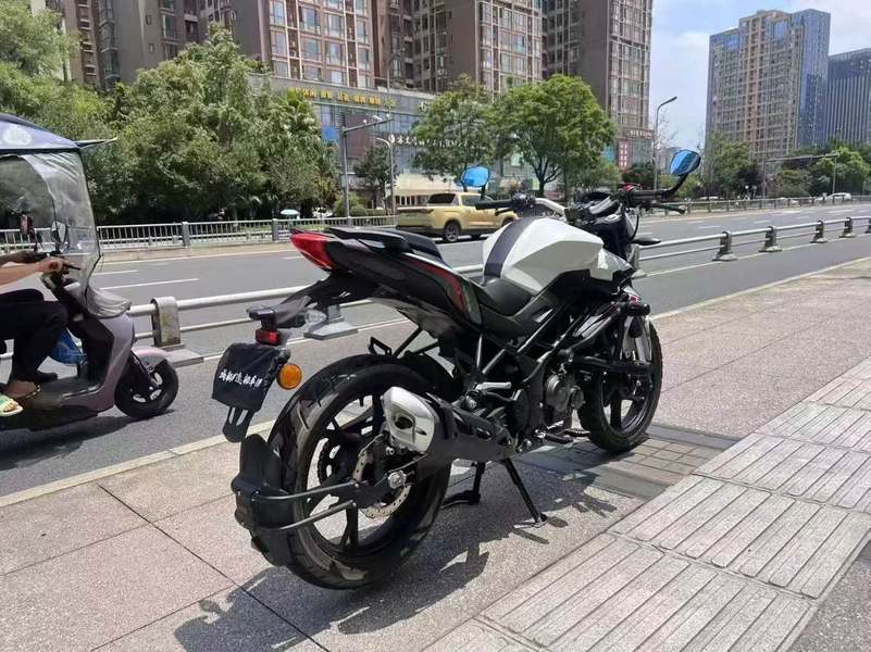 二手贝纳利红宝龙 TNT150i