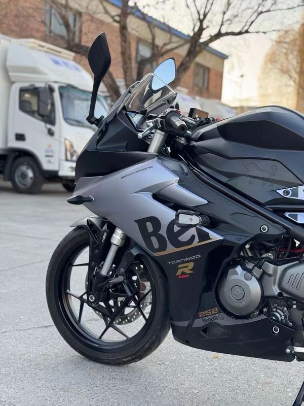 二手贝纳利龙卷风 Tornado 252R
