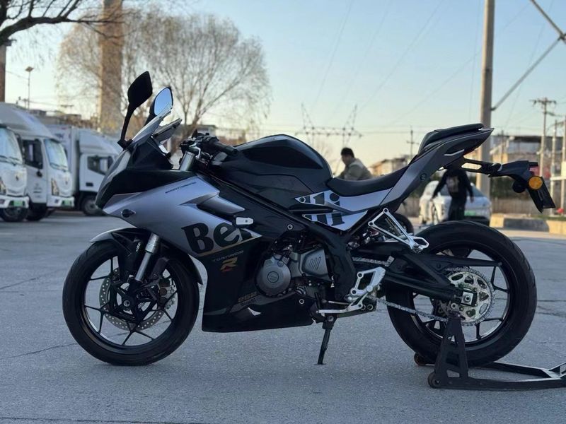 二手贝纳利龙卷风 Tornado 252R