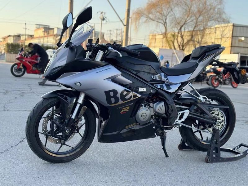 二手贝纳利龙卷风 Tornado 252R