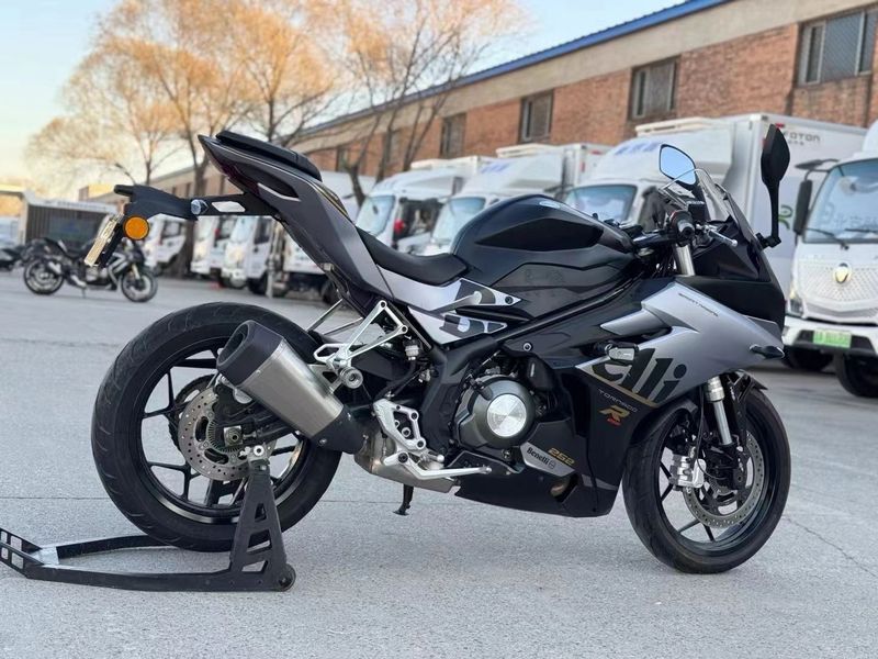 二手贝纳利龙卷风 Tornado 252R