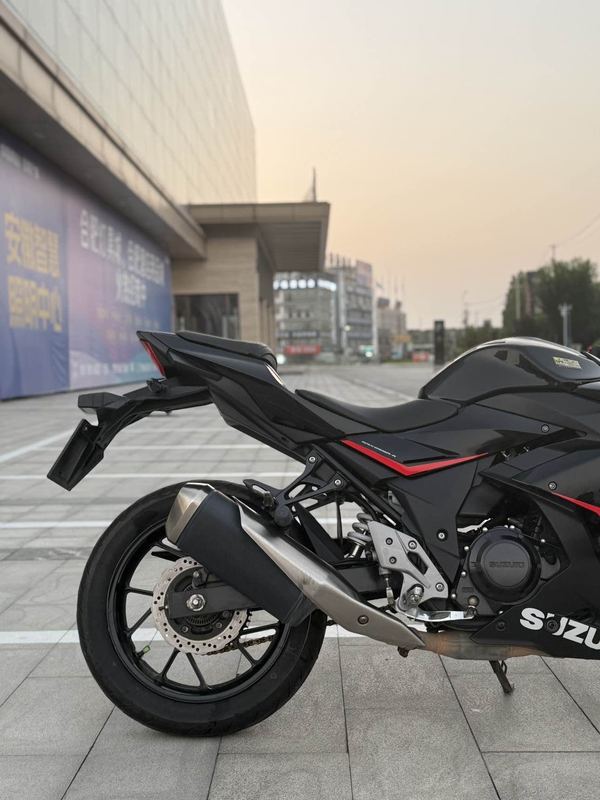 二手豪爵铃木GSX250R
