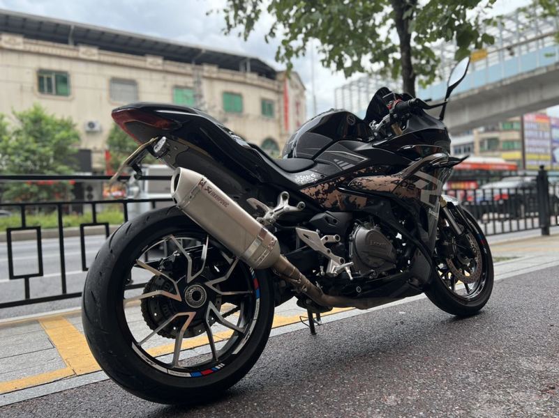 二手贝纳利龙卷风 Tornado 402R