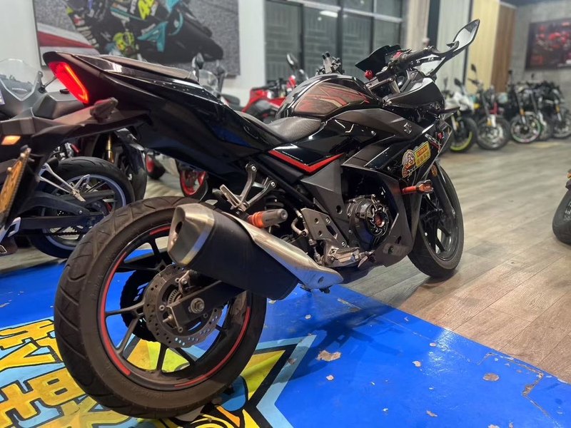 二手豪爵铃木GSX250R