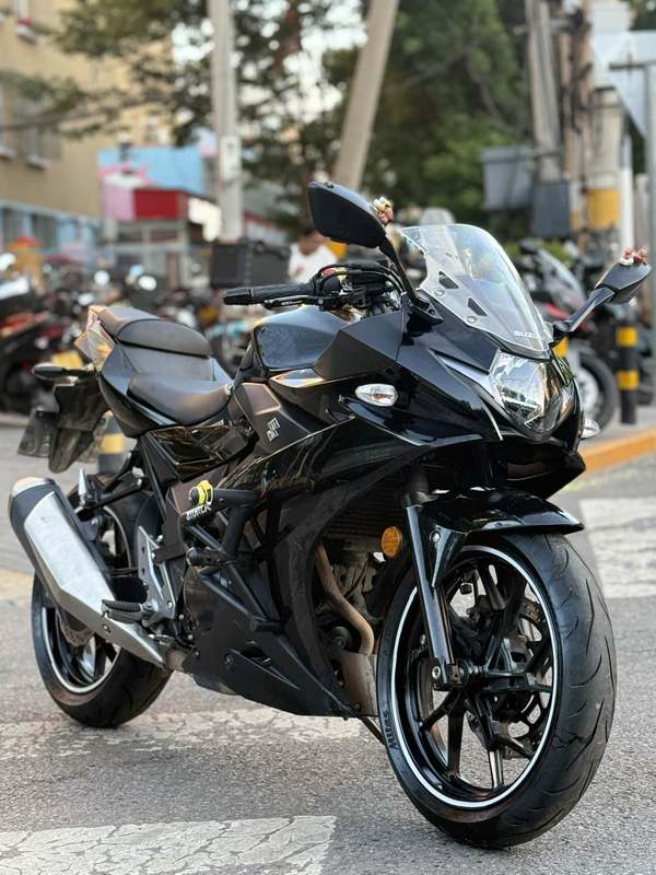 二手豪爵铃木GSX250R