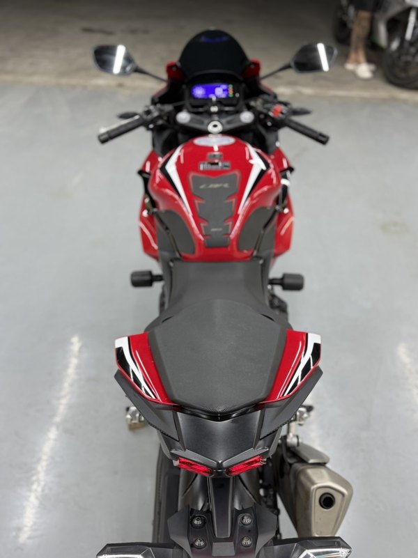 二手本田CBR400R