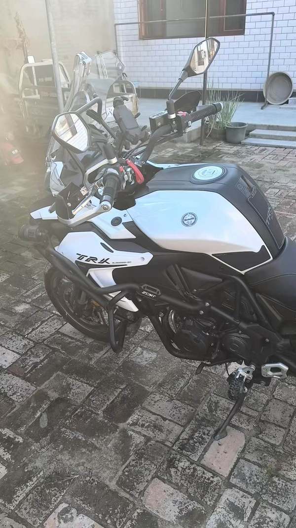 二手贝纳利金鹏 TRK502