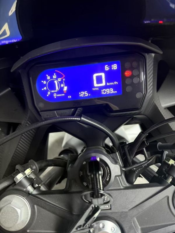二手本田CBR400R