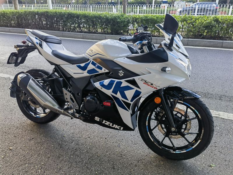 二手豪爵铃木GSX250R