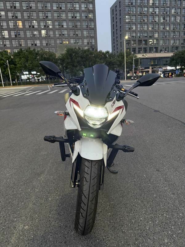 二手豪爵铃木GSX250R