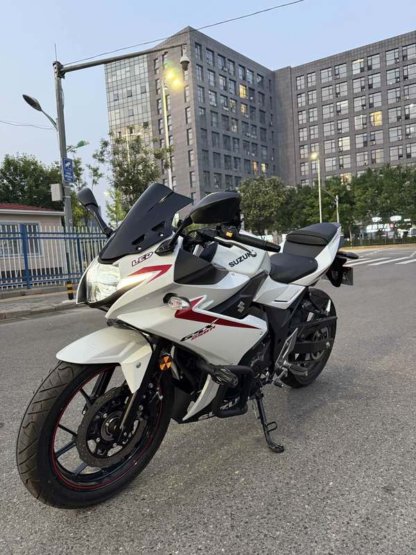 二手豪爵铃木GSX250R
