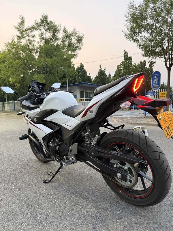 二手豪爵铃木GSX250R