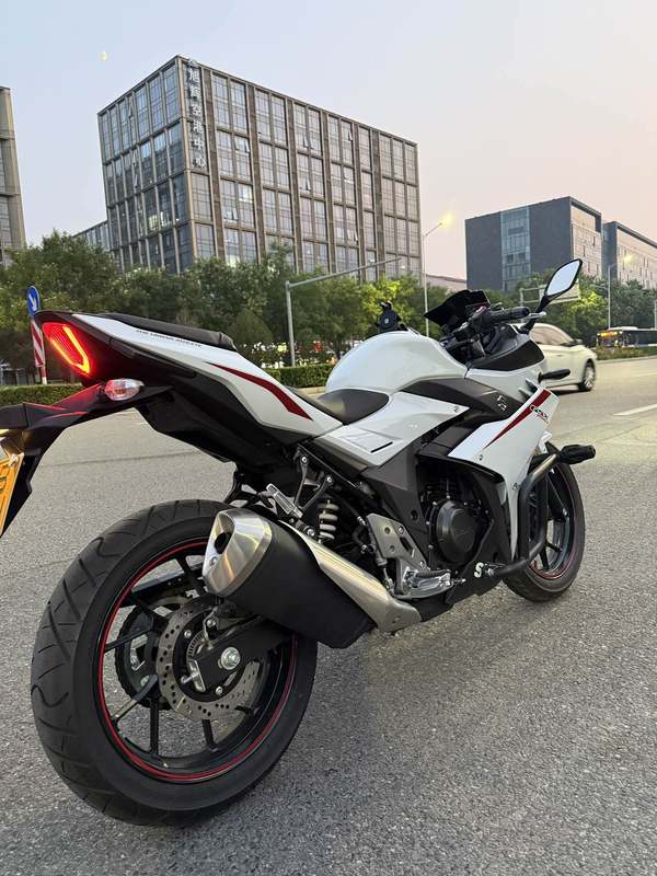 二手豪爵铃木GSX250R