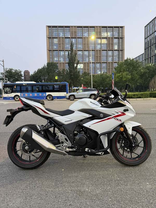 二手豪爵铃木GSX250R